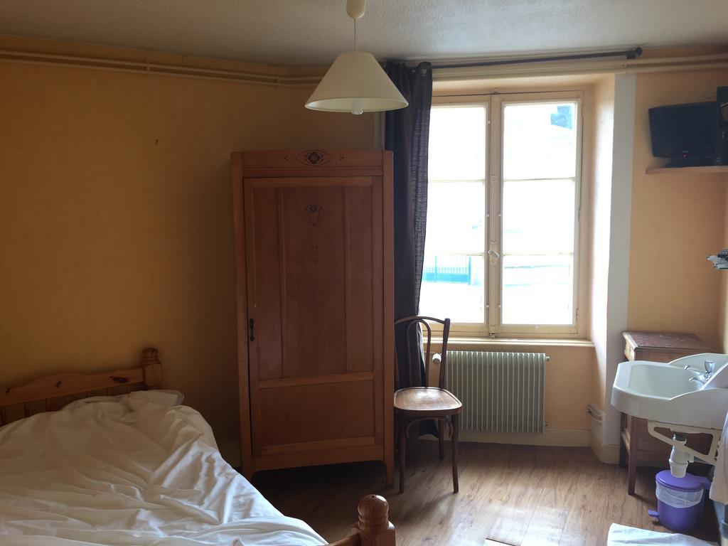 Hotel Saint Pierre Les Sauvages  Habitación foto